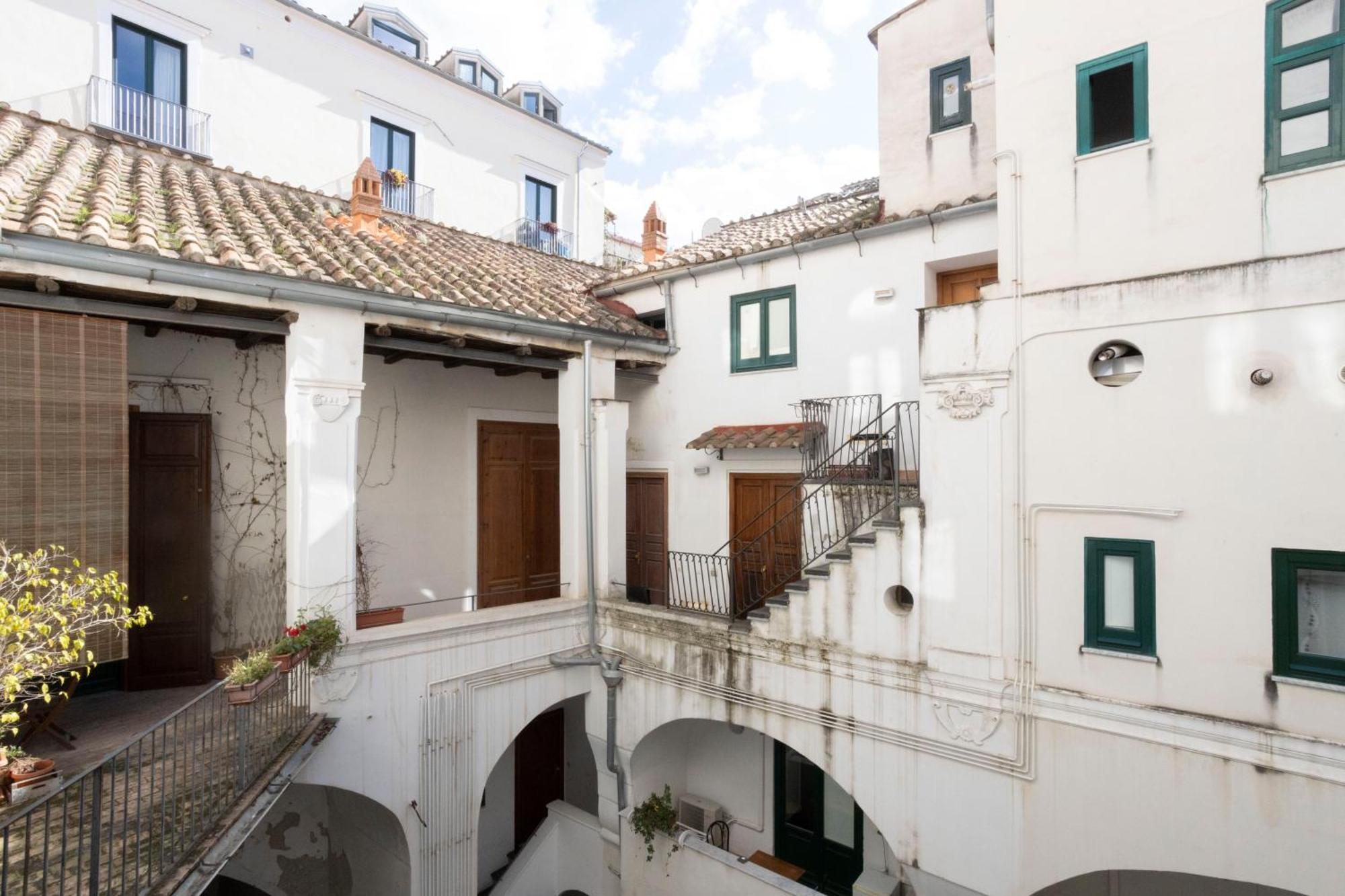 Qu4Ttro I Domo House Salerno Exterior foto